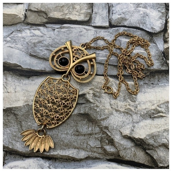 Vintage Signed Sarah Coventry Figural Owl Black Cabochon Eyes Gold Necklace - Picture 1 of 5